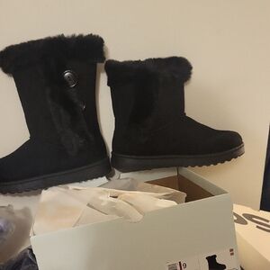 Black Fur-Lined Women's Boots
